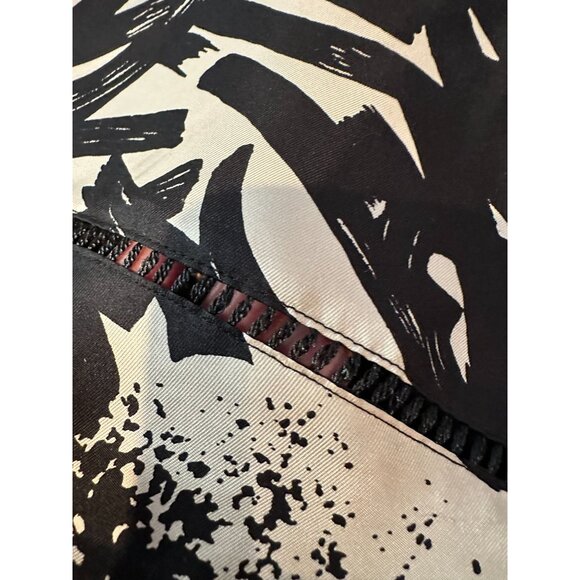 The Limited 100% Silk Skirt – Size 6 – Black & White Abstract Print - Picture 4 of 9